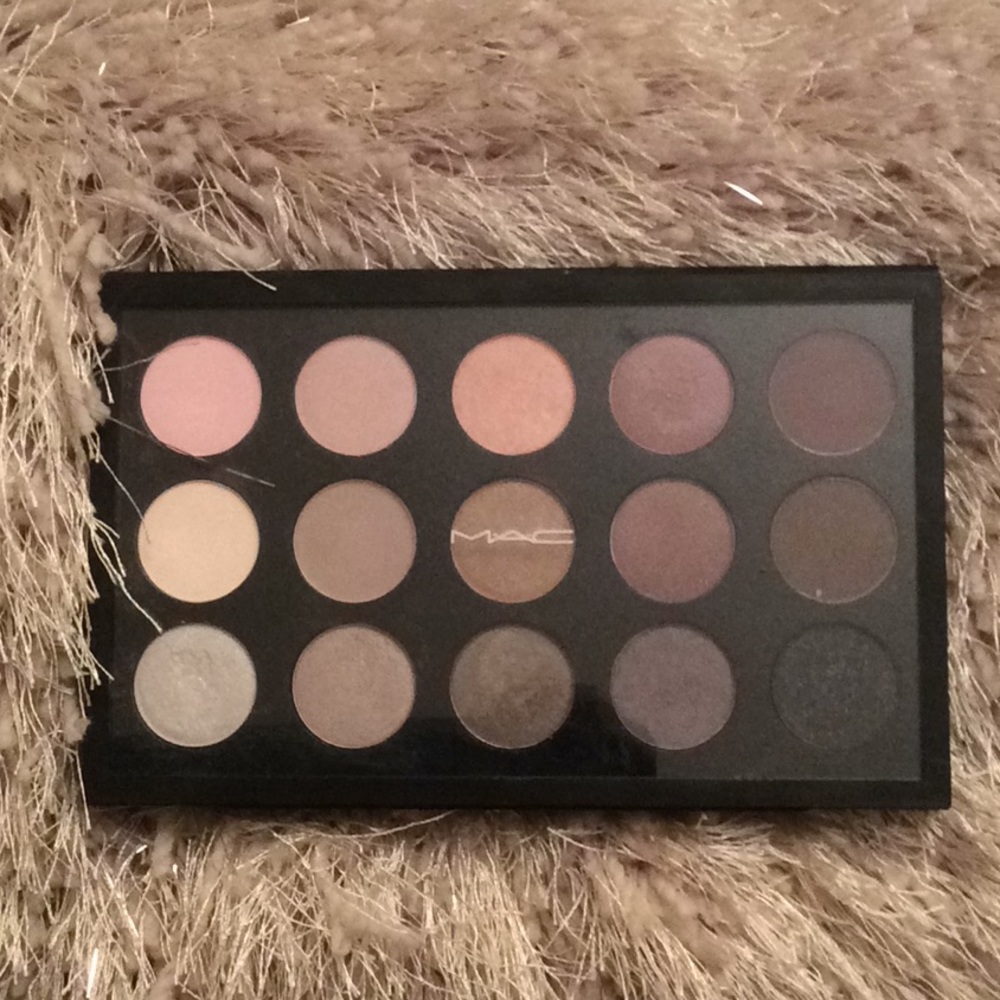 MAC nude smoky eyeshadow palette